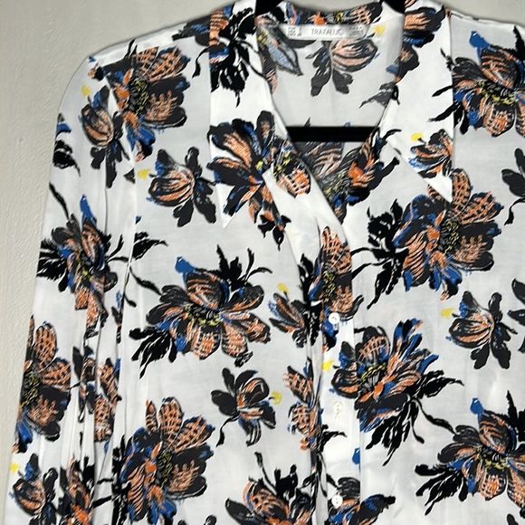 Zara floral, long sleeve, button-down blouse, size large - Picture 6 of 13
